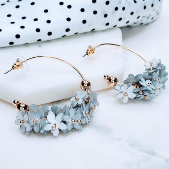 Jewelry - 💥Flower Half Hoop Earrings💥
